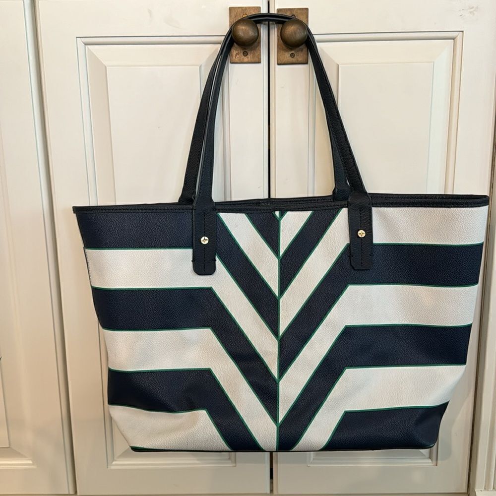 NWT C. Wonder Women’s Navy Green & White Chevron Striped Tote Bag - Picture 4 of 12